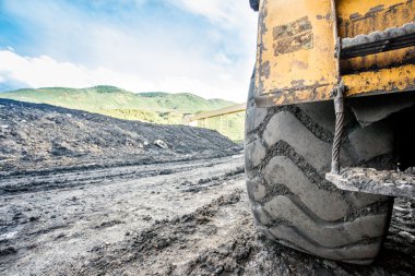 Kazı kömür için kullanılan büyük makinalar 