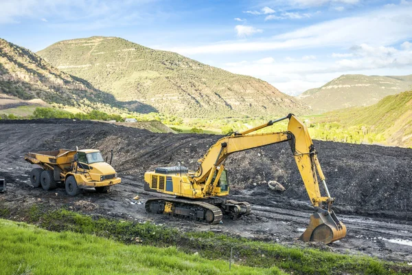 Gespecialiseerde machines die gebruikt worden om steenkool opgraving — Stockfoto