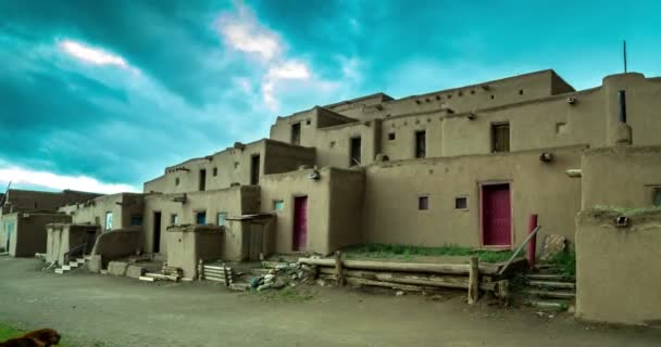 Mañana en Taos Pueblo — Vídeo de stock