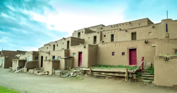 Mañana en Taos Pueblo — Vídeo de stock