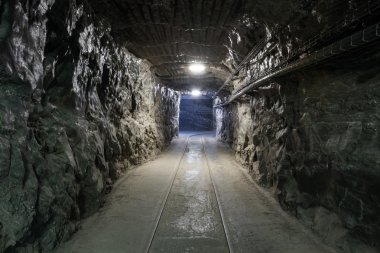 Yeraltı maden tüneli