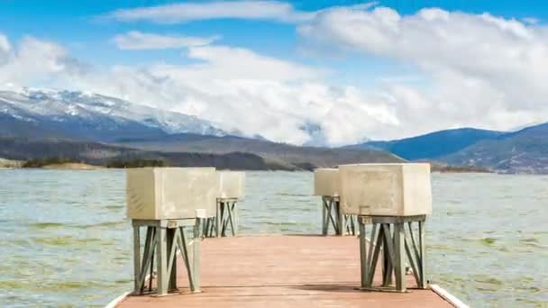 Seebrücke an grandioser Seenlandschaft, Co — Stockvideo