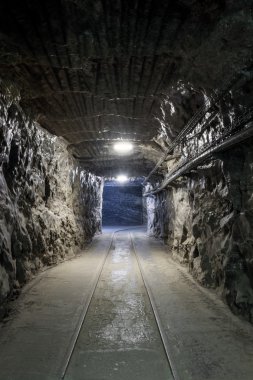 Yeraltı maden tüneli