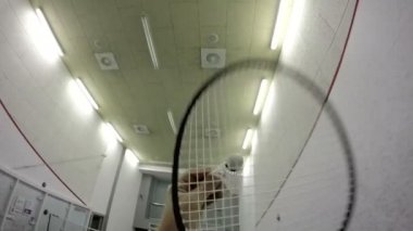 Bir badminton oynamaya.