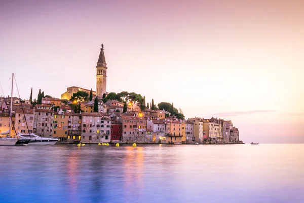 Histórico Rovinj durante o pôr do sol, Croácia — Fotografia de Stock