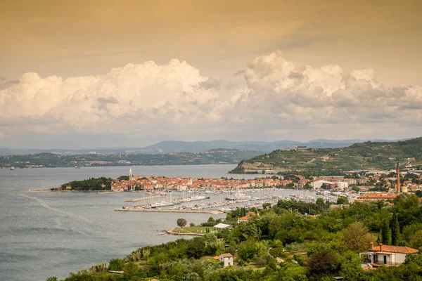 A Panorama gyönyörű Izola, Szlovénia — Stock Fotó