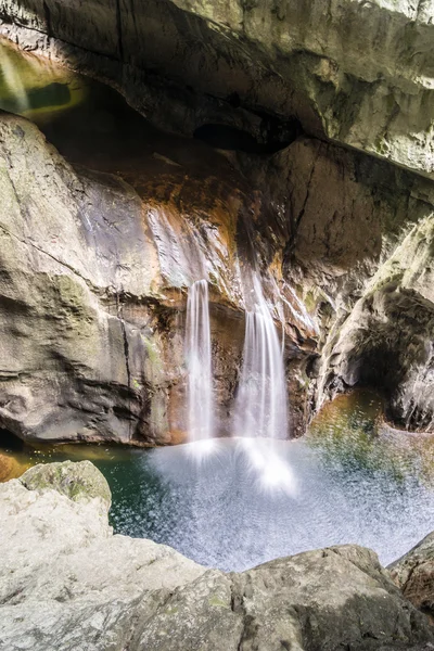 Waterval in Skocjan grotten Park, natuurlijke erfgoed Site in Sloven — Stockfoto