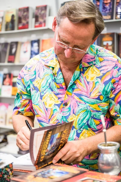 Wojciech Cejrowski firma sus libros en la XIX Feria Internacional del Libro en Cracovia — Foto de Stock