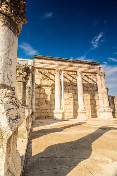 Synagogan i Jesus staden Capernaum — Stockfoto