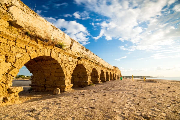 Aqueduct in Cesarea, Israel — Stock Photo, Image