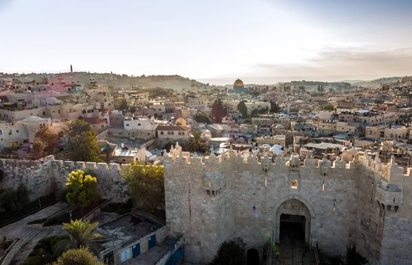 Silhuett av gamla staden i Jerusalem från norr, Israel. — Stockfoto