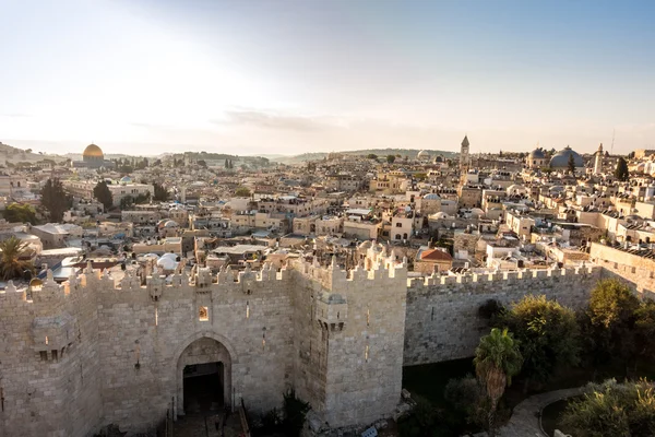 Silhuett av gamla staden i Jerusalem från norr, Israel. — Stockfoto