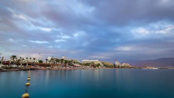 Hermosa puesta de sol sobre el Mar Rojo en Eilat, Israel — Vídeo de stock