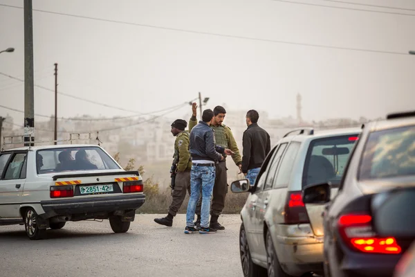 Israeli soldiers checking Palestinians — Stock Photo, Image