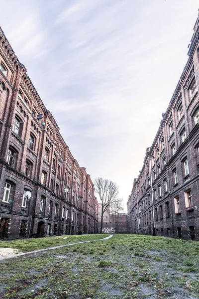 Historické, postindustriální bloků bytu v Lodž — Stock fotografie