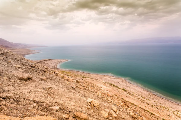 Tote Meeresküste in der Dämmerung, israel — Stockfoto