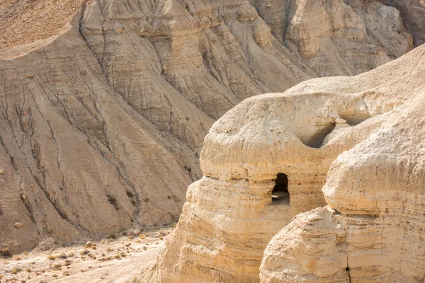 Cave in Qumran, where the dead sea scrolls were found — Stock Photo, Image