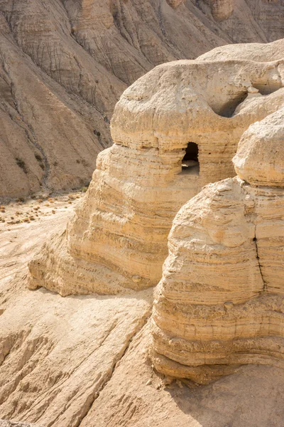 Cave in Qumran, where the dead sea scrolls were found — Stock Photo, Image