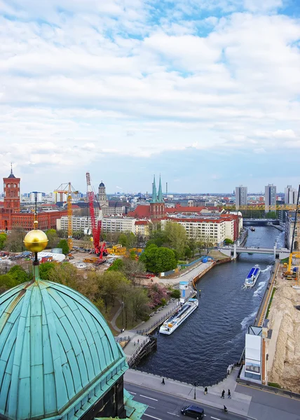 Panoramatický výhled z Berlínské katedrály na řeku Spree — Stock fotografie