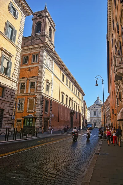 A templom Sant Andrea della Valle utcára néző — Stock Fotó