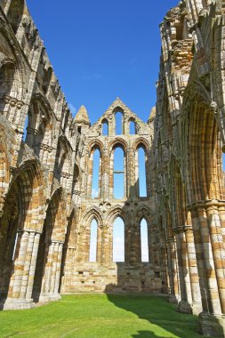 İngiltere'de Kuzey Yorkshire'da harap iç duvarlar Whitby Abbey