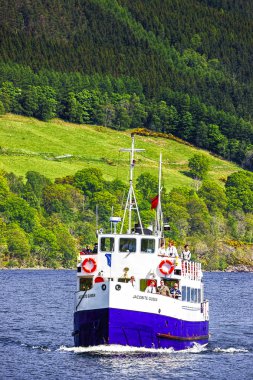 İskoçya'da Loch Ness'te gemi