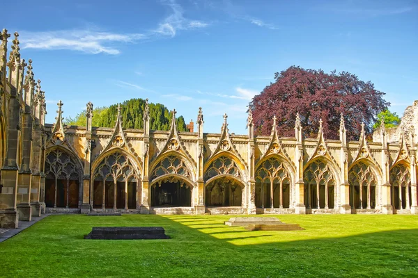 Cloister Garden en Canterbury Catedral de Canterbury en Kent — Foto de Stock