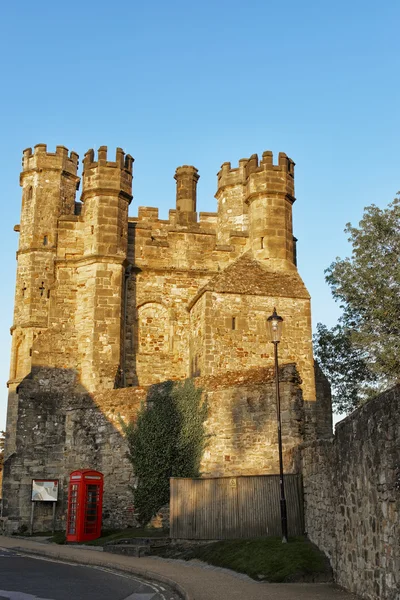 ประตูบ้านใน Battle Abbey ในตะวันออก Sussex ในอังกฤษ — ภาพถ่ายสต็อก