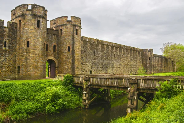 Brama wjazdowa do Cardiff Castle w Cardiff w Walii — Zdjęcie stockowe