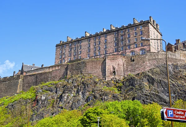 View to Edinburgh Castle in Edinburgh in Scotland — Stock Photo, Image