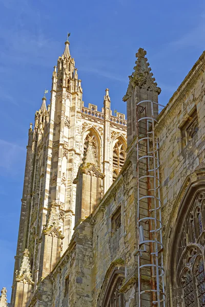 Detalhe da Catedral de Cantuária em Cantuária em Kent, Inglaterra — Fotografia de Stock