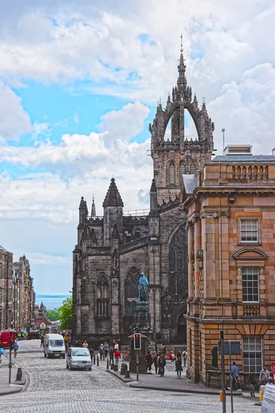 Street View alla Cattedrale di St Giles a Edimburgo in Scozia — Foto Stock