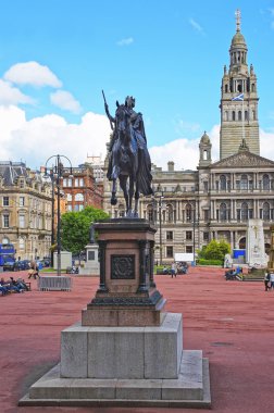 Glasgow Şehir Odalarında Kraliçe Victoria Heykeli