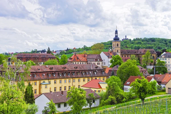 Bamberg şehrinin ve St Jacob Kilisesi'nin panoramik manzarası