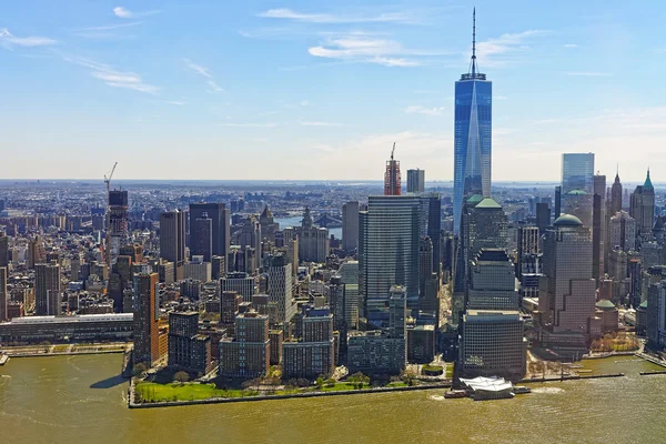 Вертолетный вид Нижнего Манхэттена в Нью-Йорке с Гудзона — стоковое фото