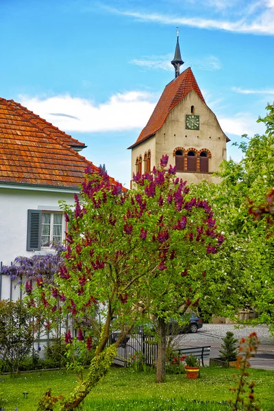 Uhrturm der St.-Marien-Abtei und Markierungsstift Reichenau — Stockfoto