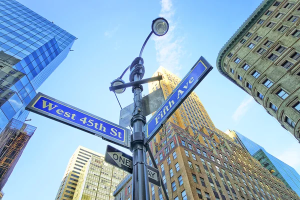 Panneaux routiers en Midtown Manhattan — Photo