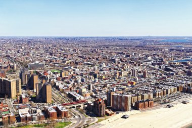 New York'ta uzun Adası'na havadan görünümü