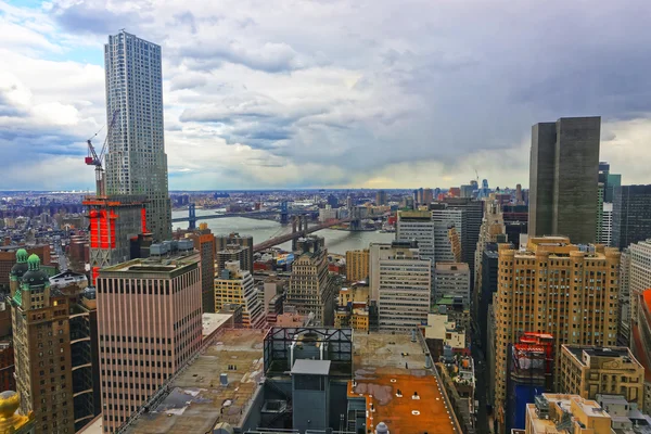 Luchtfoto op Lower Manhattan en bruggen — Stockfoto