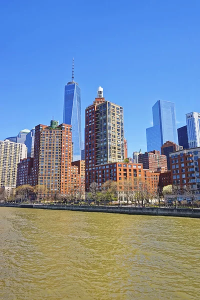 Battery Park City på New Yorks hamn i Lower Manhattan — Stockfoto