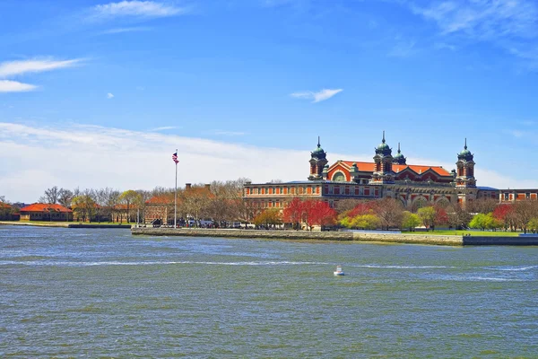 Immigrants station in Ellis Island in Upper New York Bay — Stock Photo, Image