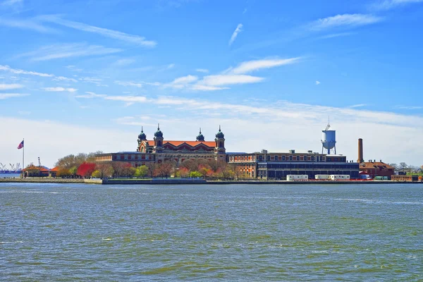 Edifício principal em Ellis Island em Upper New York Bay — Fotografia de Stock