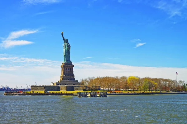 Estatua en Isla de la Libertad en Upper Bay — Foto de Stock