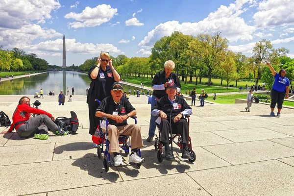 Veterani di guerra al Lincoln Memorial Reflecting Pool Washington DC — Foto Stock