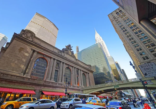 Rue occupée à l'entrée du Grand Central Terminal Building — Photo