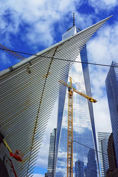 Detalhe da asa do WTC Transportation Hub e Freedom Tower — Fotografia de Stock