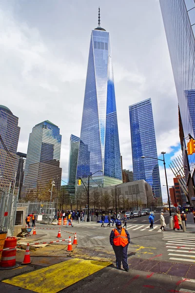 Vista rodoviária sobre a Torre da Liberdade no Distrito Financeiro — Fotografia de Stock