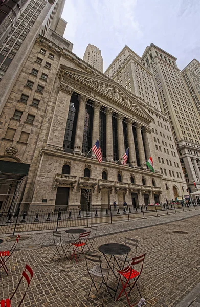 Вид на вулицю на Нью-Йоркській фондовій біржі на Уолл-стріт — стокове фото