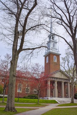 Harvard Yard'daki Memorial Kilisesi'ne Giriş
