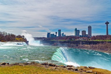 Kanada tarafından Niagara Şelaleleri ve Gökdelenler